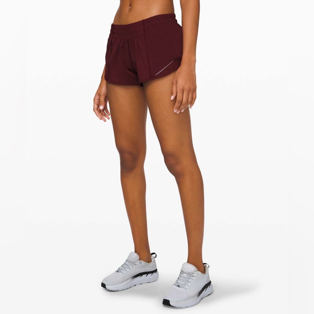 Lululemon Hotty Hot Short Low Rise 2.5” inseam size 4 Maroon